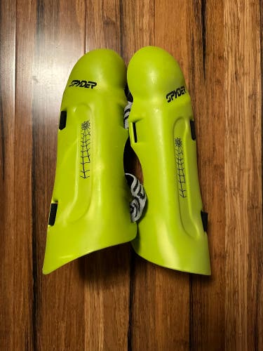 Used One Size Fits All Spyder Shin Guard