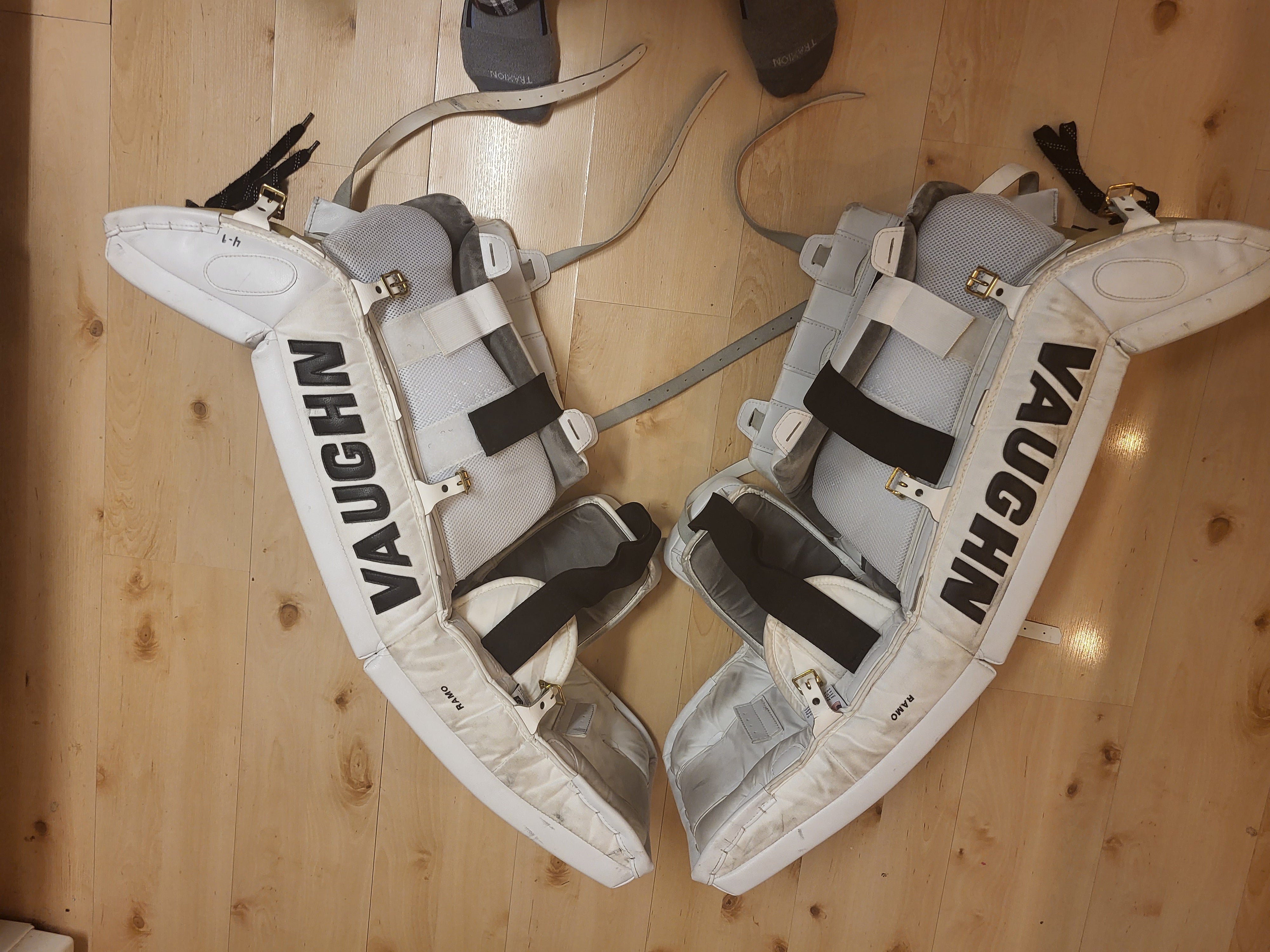 NHL game used (Karri Ramo) 35 Vaughn Velocity V6 Goalie Leg Pads Pro Stock  | SidelineSwap