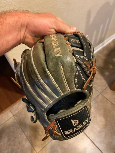 Bradley youth infield glove 11.25
