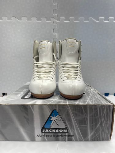 New Jackson DJ2800 Figure Skates Size 6 N (A,B) In Box