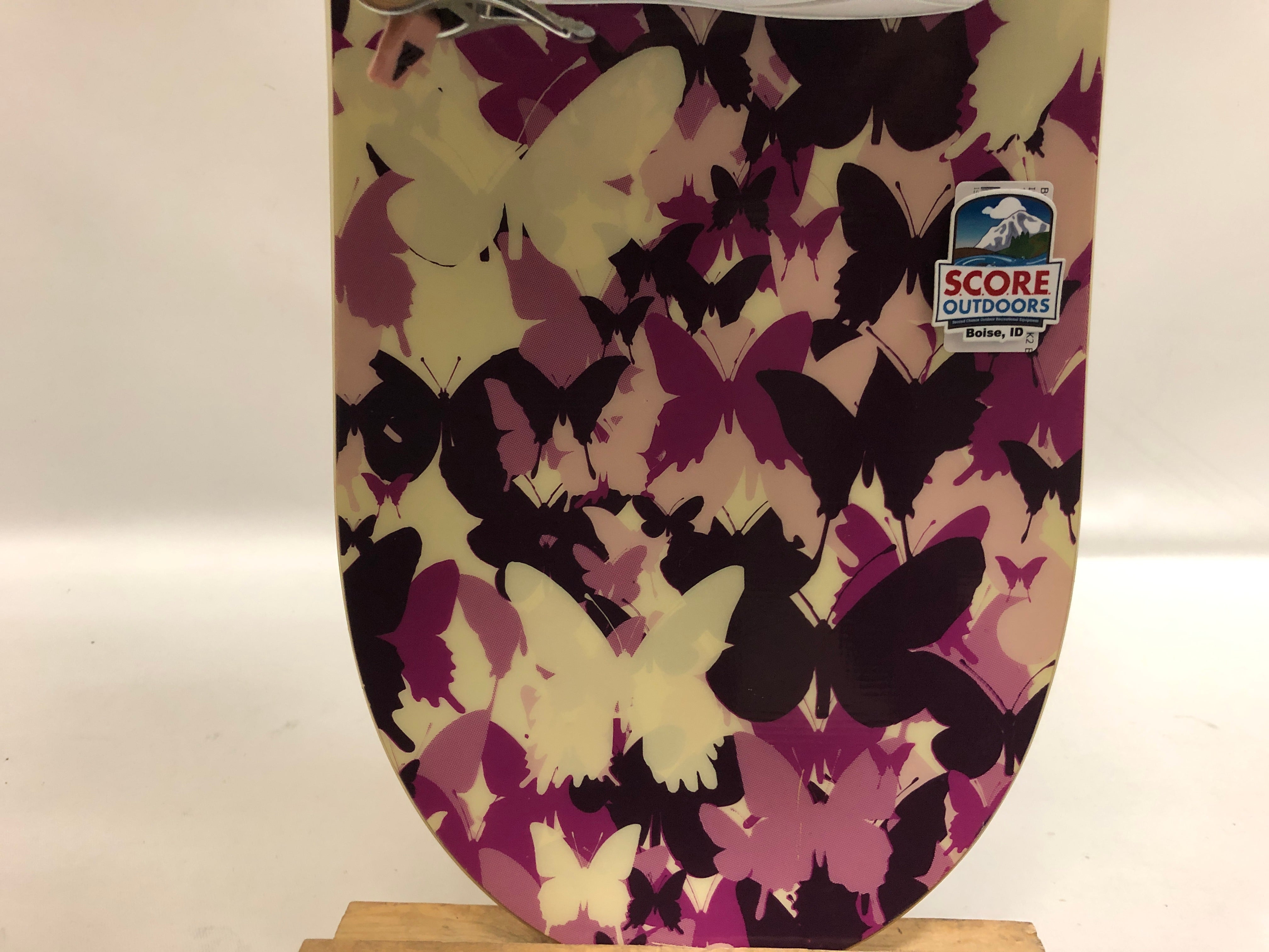 burton 137 snowboard Women's Feelgood Camber the latest Grom graphics put a modern shine on the vintage board that kicked snowboarding into high gear BURTON Process Flying V Snowboard