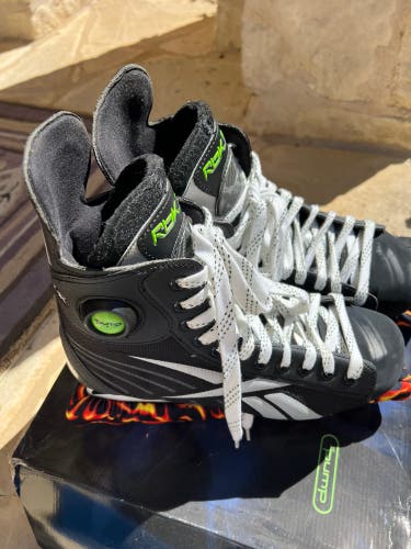 Used Reebok Regular Width Size 9.5 4K Hockey Skates