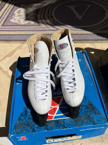 Used Riedell Size 7 Figure Skates