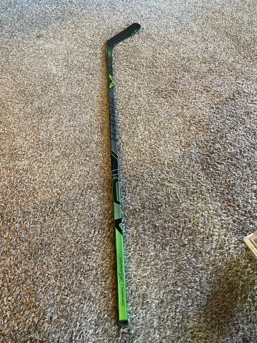 Senior Right Handed P88 Pro Stock Vapor ADV Hockey Stick