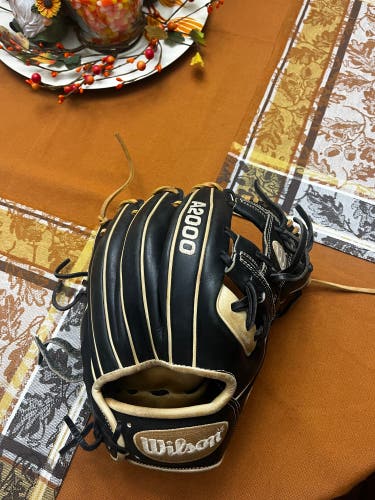 Infield 11.5" A2000 Baseball Glove