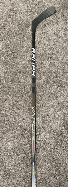Senior Right Handed P28 Vapor Hyperlite Hockey Stick