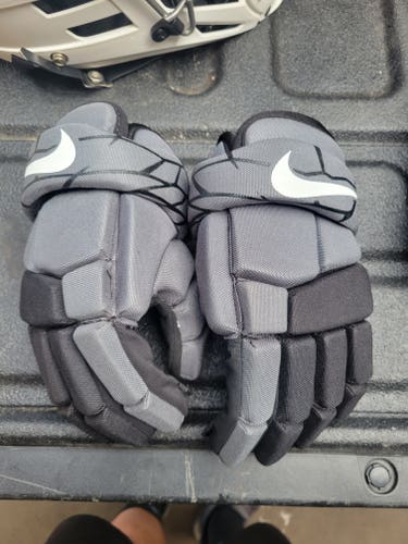 Used Player's Nike Vapor LT Lacrosse Gloves 12"