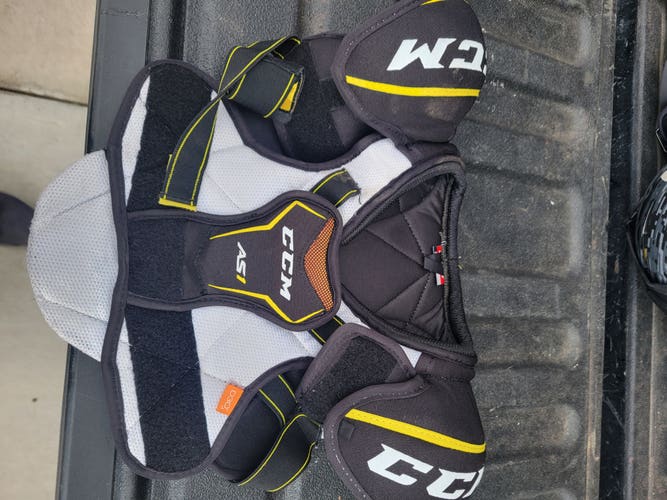 Used Youth Large CCM Super Tacks AS1 Shoulder Pads