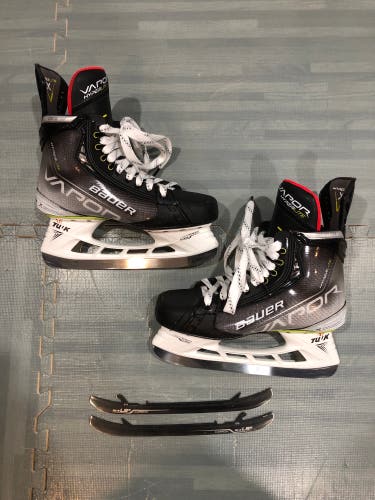 New Bauer  Size 8 Fit 2 Vapor Hyperlite Hockey Skates