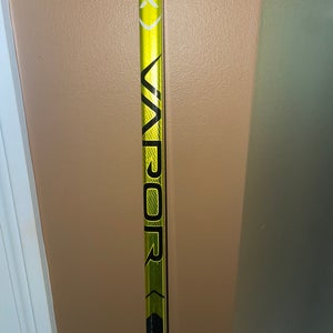 Senior Right Handed P92 Pro Stock Vapor Hyperlite Hockey Stick