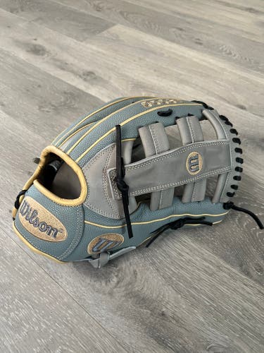 New Right Hand Throw 13" A2000 Baseball Glove
