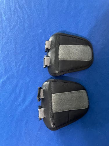 Warrior G3/4/5/6 GT ritual knee flaps / wings outer velcro