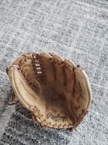 Used Rawlings Right Hand Throw Infield Sandlot Series Baseball Glove 12"