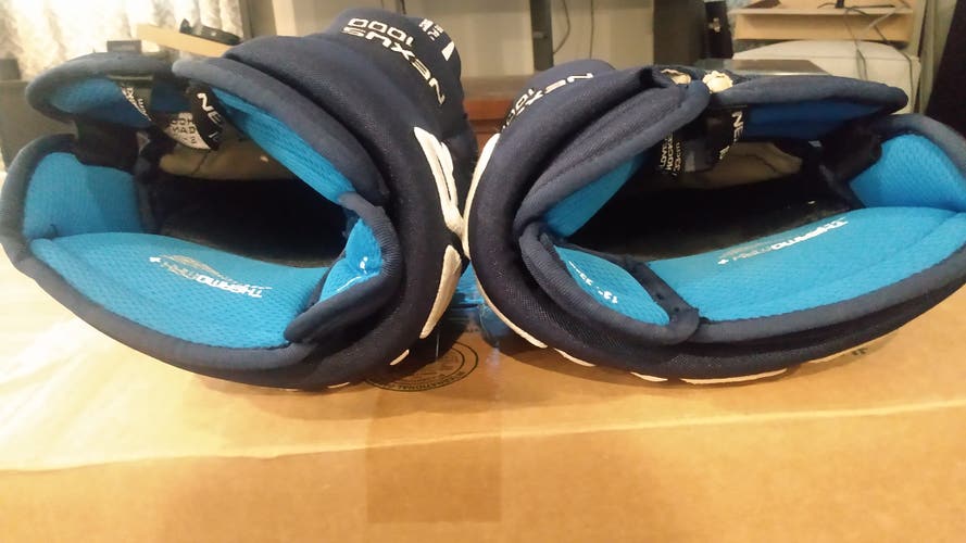 Used Bauer Nexus 1000 Gloves 13"