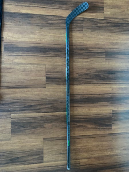 Senior Right Handed P29 Trigger 6 Pro Hockey Stick