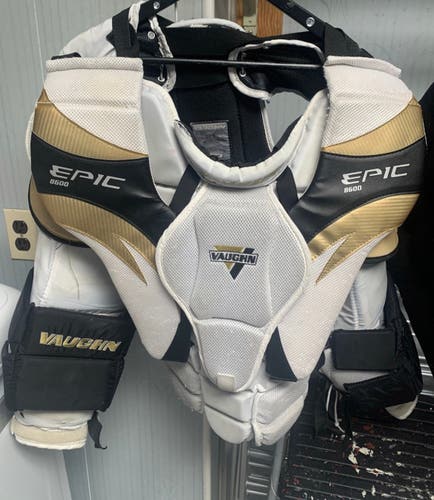 Used Medium Vaughn Epic 8600 Goalie Chest Protector