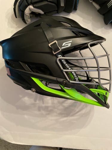 Player's Cascade S Helmet