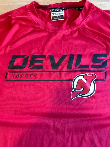 New Jersey Devils T Shirt Size L