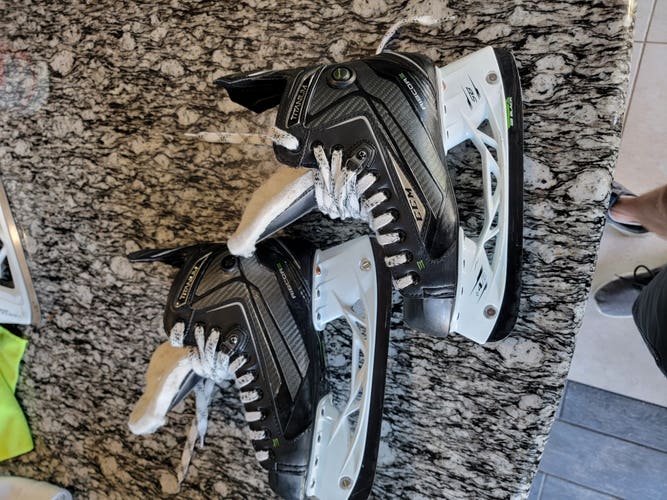 Junior Used CCM RibCor Titanium Hockey Skates Extra Wide Width Size 5