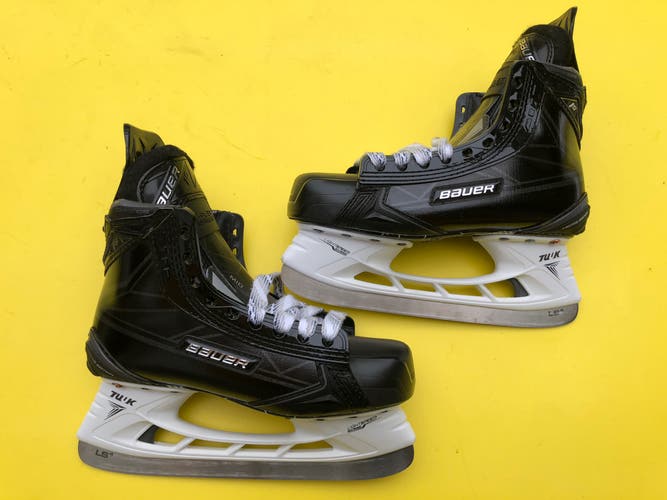 Junior New Bauer SUPREME 1S LE LIMITED EDITION Hockey Skates Regular Width Size 5