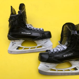 Junior New Bauer Supreme 1S Limited Edition Hockey Skates Regular Width Size 3.5