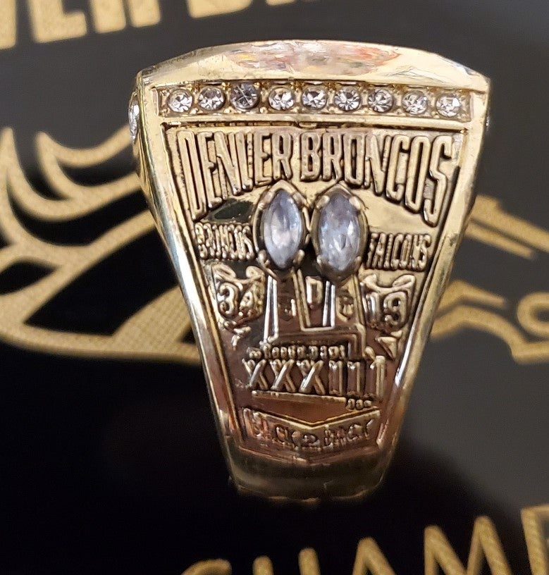 Lot Detail - John Elway 1999 Denver Broncos Super Bowl XXXIII Replica Championship  Ring