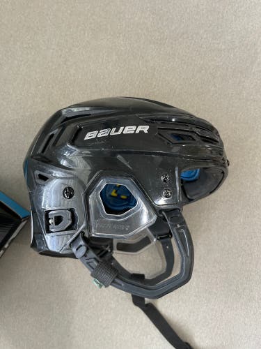Used Senior Small Bauer Re-Akt 150 Helmet