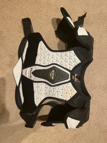 New Junior Large CCM  Tacks 4052 Shoulder Pads