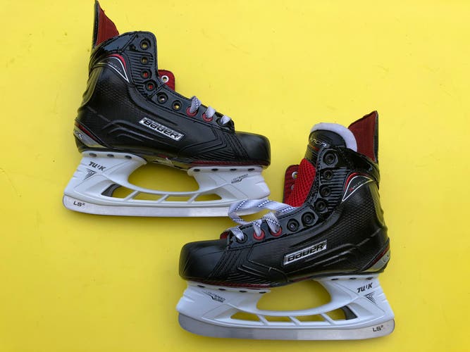 Junior New Bauer Vapor X Velocity Hockey Skates Regular Width Size 2.5