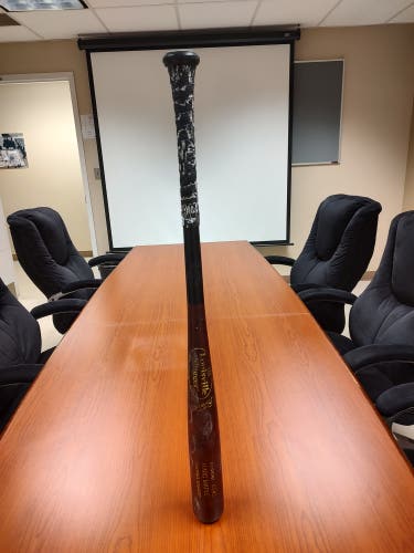 33"/30 Louisville Slugger HARD MAPLE 243