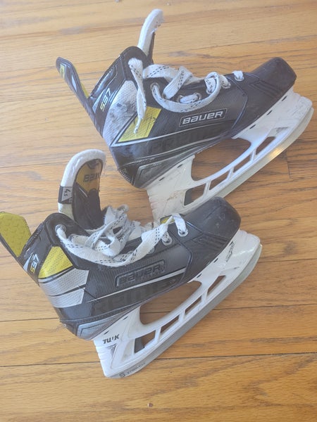 Intermediate Used Bauer Supreme S37 Hockey Skates Extra Wide Width Size 4.5