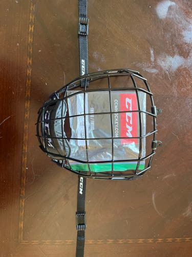 Senior Large CCM Full Cage FM680