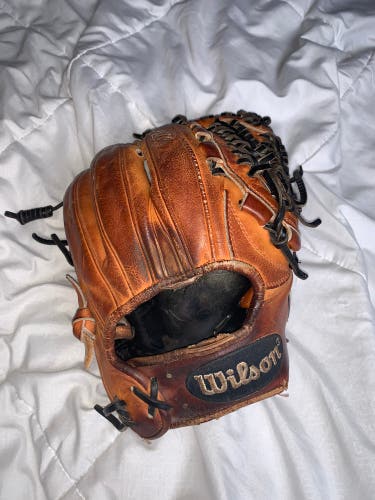 Wilson Pitcher's 11.75" A2K D33 Baseball Glove