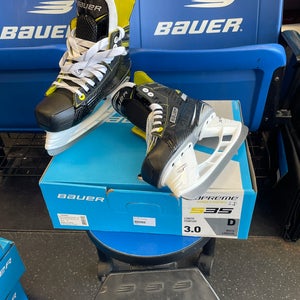 New Bauer Regular Width Size 3 Supreme S35 Hockey Skates