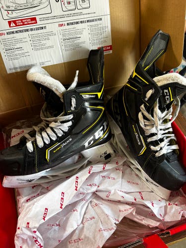 Used CCM Regular Width  Size 6.5 Super Tacks 9380 Hockey Skates