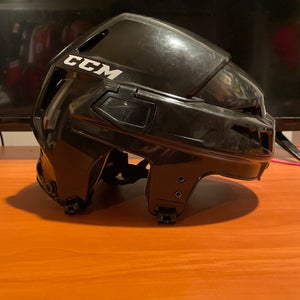 Used Medium CCM  Vector V08 Helmet
