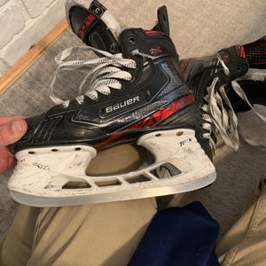 Junior Bauer Regular Width Pro Stock Size 3 Vapor 2X Hockey Skates