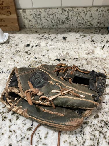 Infield 11.25" A2000 Baseball Glove