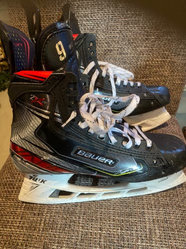 Senior Bauer Regular Width Pro Stock Size 9 Vapor 2X Pro Hockey Skates