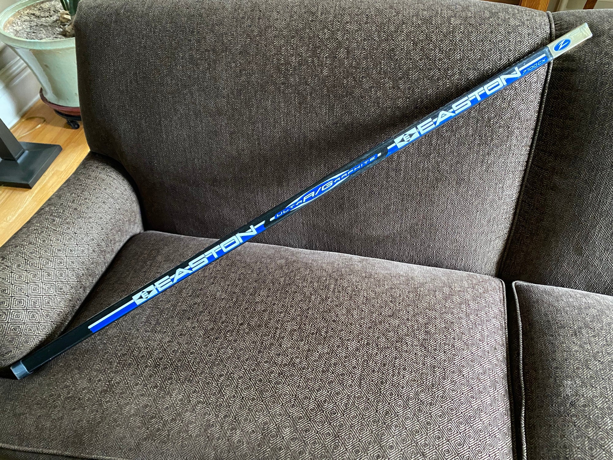 Easton Cyclone Silver Tip hockey shaft, 85 medium stiff