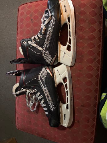 Used Bauer Regular Width Size 9.5 Vapor X400 Hockey Skates