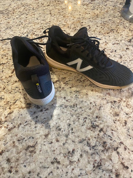 Black Men's Molded Cleats Low Top Compv1