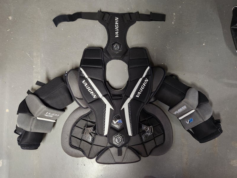 Very Lightly Used Large Vaughn Vaughn Velocity V9 Pro Carbon Goalie Chest Protector