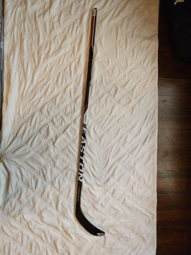 Used Intermediate Right Handed Easton Synergy 550 Hockey Stick P28