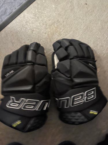Used Bauer Vapor Hyperlite Gloves 14"