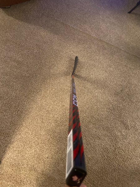 Senior Right Handed P28 JetSpeed FT5 Pro Hockey Stick