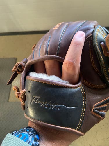 Infield 11.75" Flagship Baseball Glove