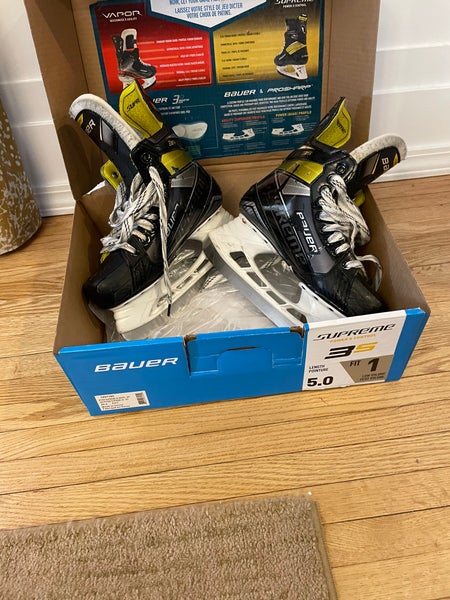 Like New Bauer Size 5 Supreme 3S Hockey Skates