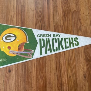 Green Bay Packers NFL FOOTBALL SUPER VINTAGE 1970s Collectible Felt Pennant!
