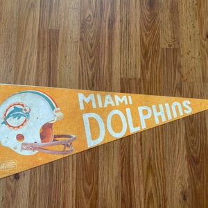 Miami Dolphins NFL FOOTBALL SUPER VINTAGE 1970s Collectible Felt Pennant!